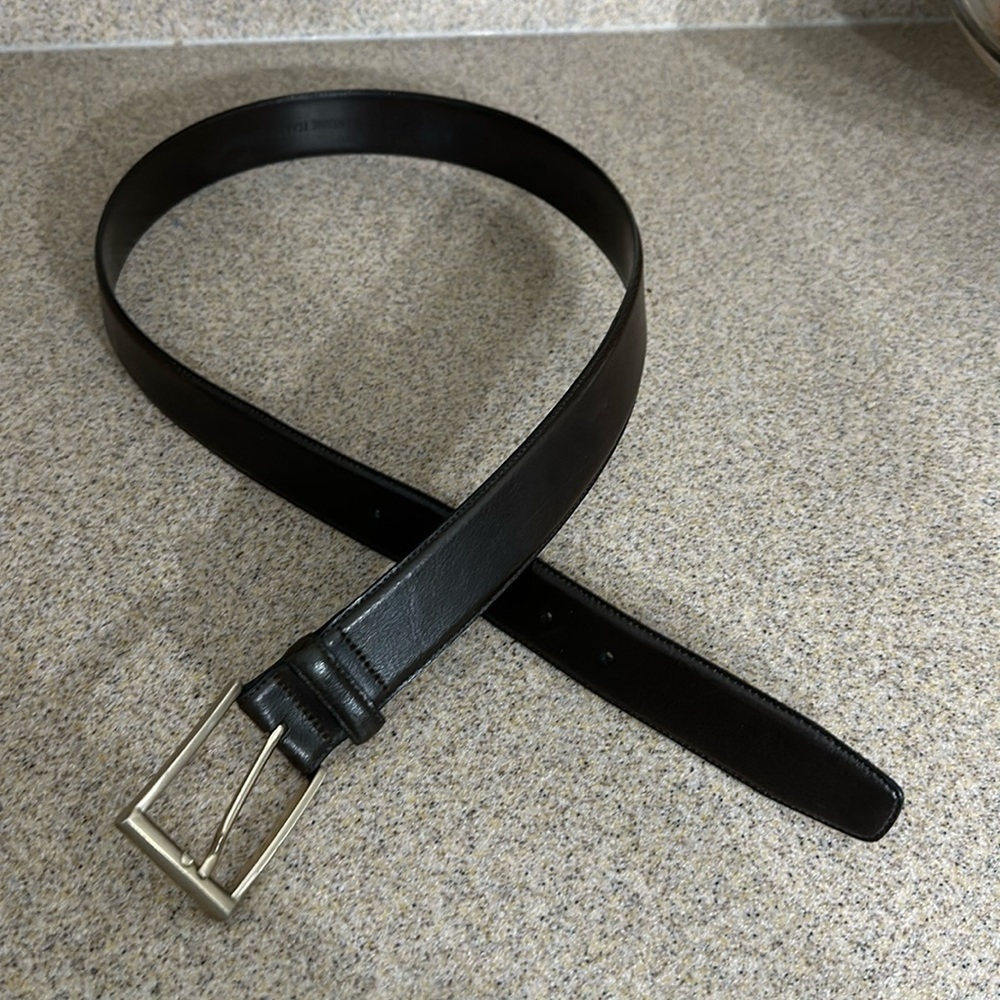 Italian leather men’s belt size 34/36 39” long 1 3/6” wide new silver buckle